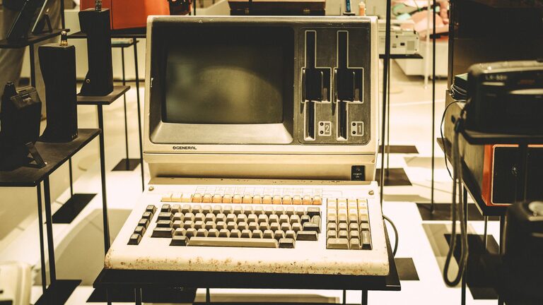 Interaktywna wystawa o historii komputerów w Muzeum Techniki