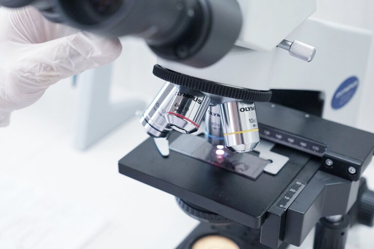 Nowe laboratorium dla szkolnych grup w centrum nauki